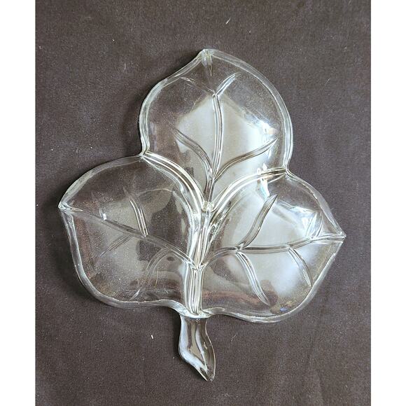 Leaf Pattern Shaped Divided Dish 3 Part Candy or Nut Dish Vintage Serving Plate - Picture 3 of 7